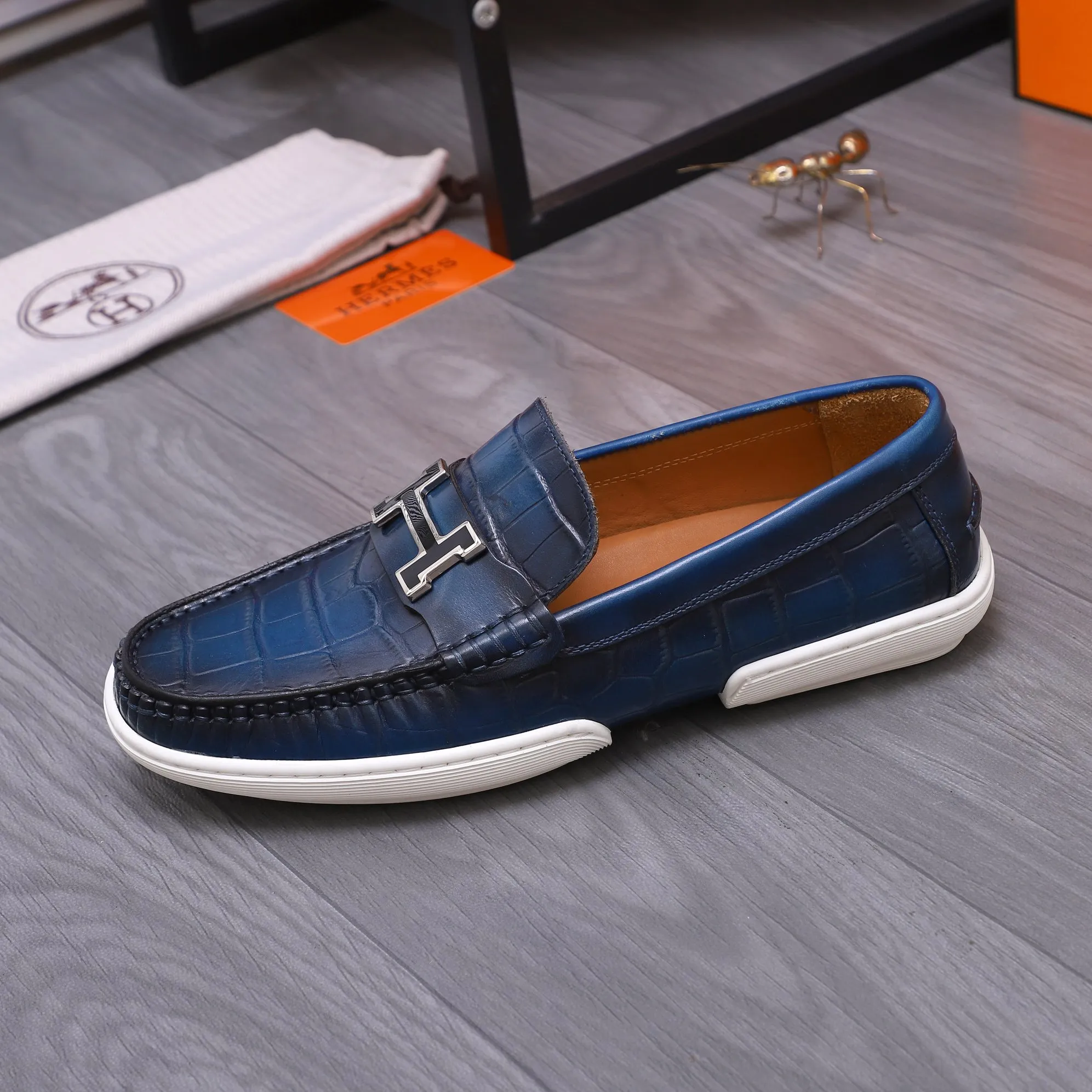 Men's shoes 💰500 Product trademark: HERMES "Hermes" casual slip-on leather shoes Regular size: 38-46 (45.46 custom-made, non-returnable) Product materials: Selected high-quality color-brushed stone grain cowhide upper, cowhide lining, original outsole